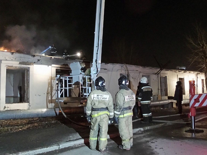 В Екатеринбурге вновь загорелось заброшенное здание на Белинского